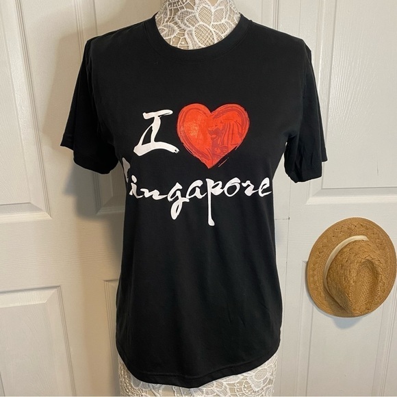 I love fine T-shirt Tops - I love fine T-shirt I love Singapore Black T-shirt Red heart Feels like cotton M
